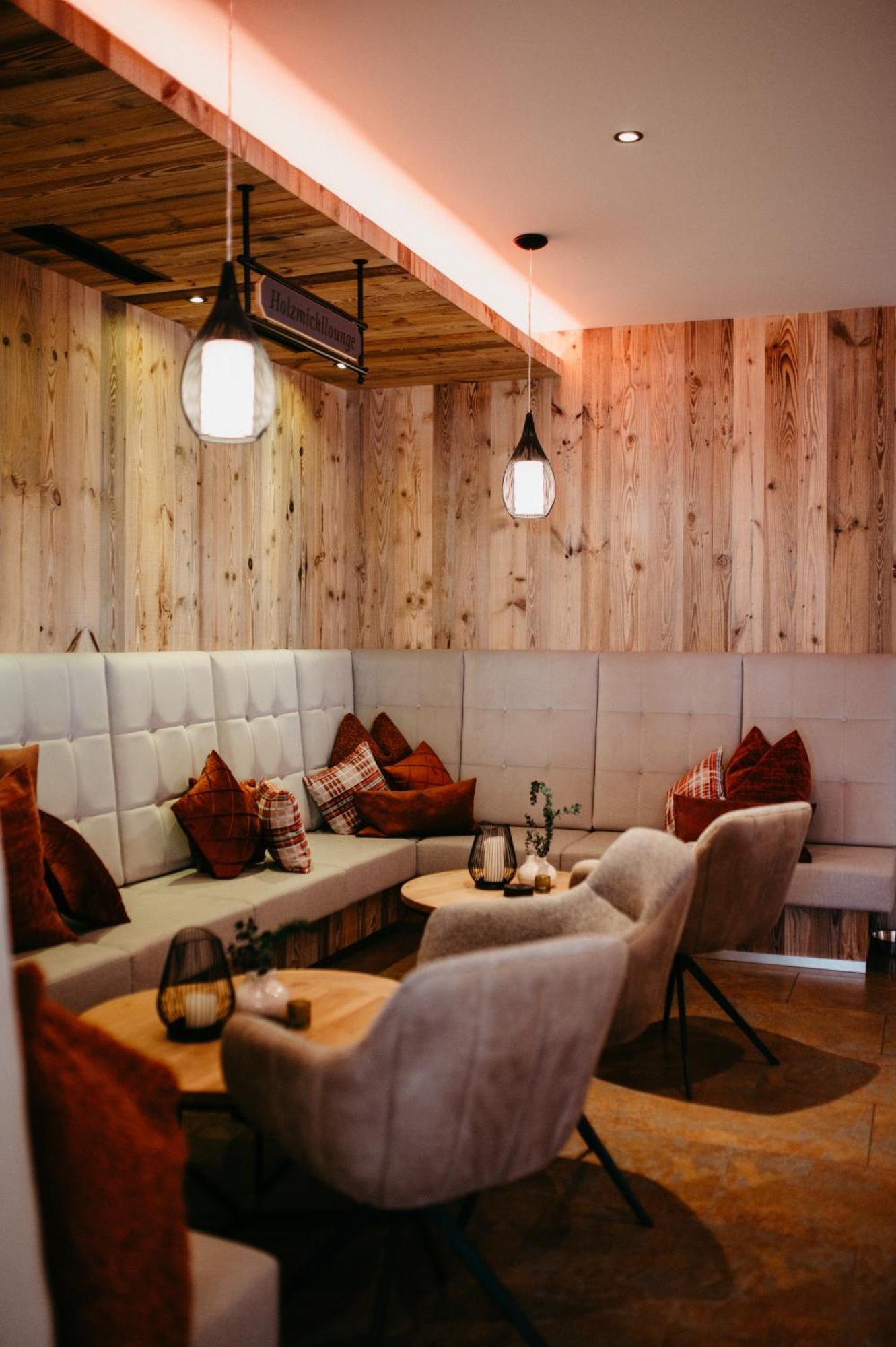 Hotel Brueckenwirt Superior Алтенмаркт им Понгау Екстериор снимка