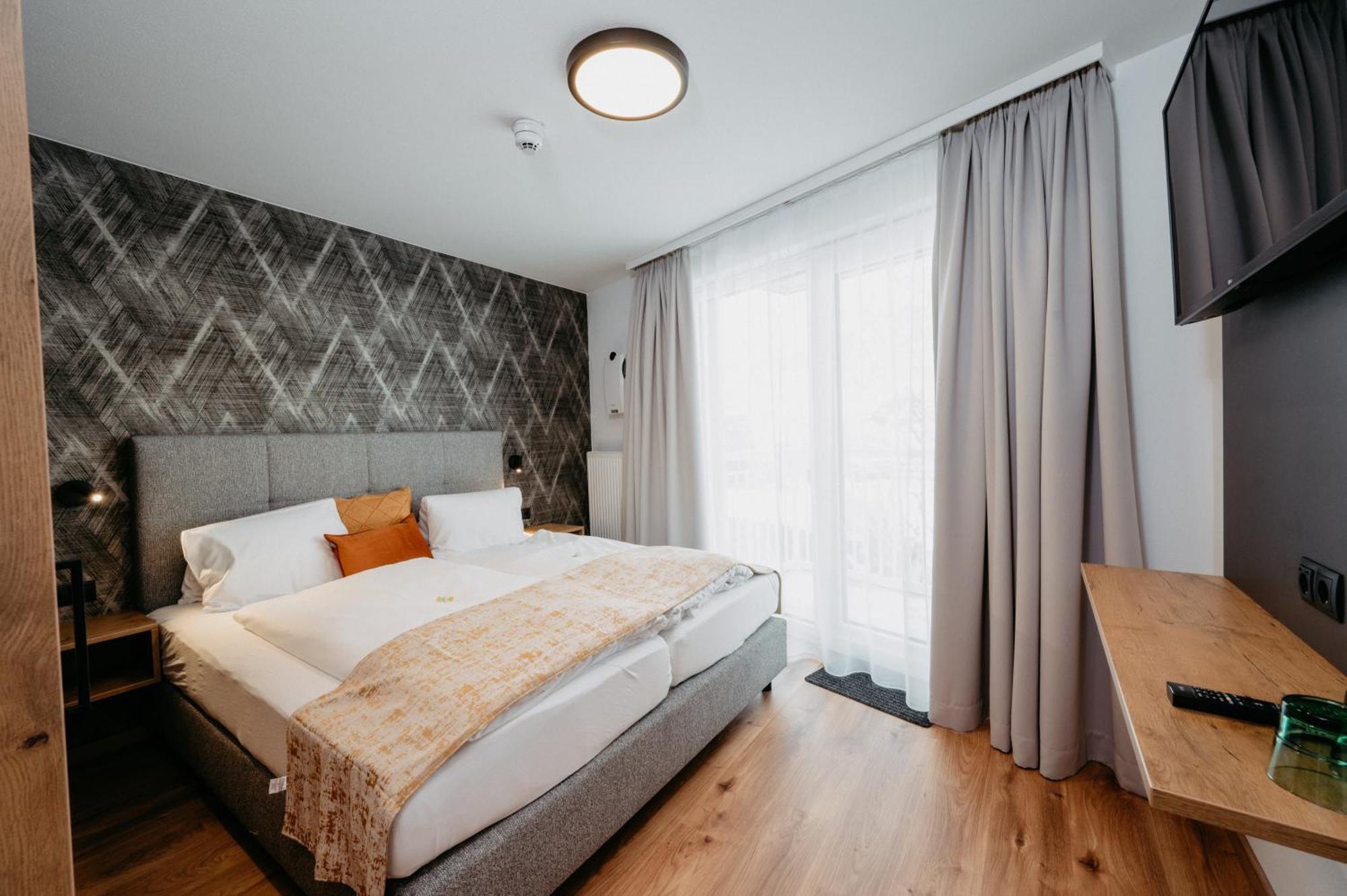 Hotel Brueckenwirt Superior Алтенмаркт им Понгау Екстериор снимка