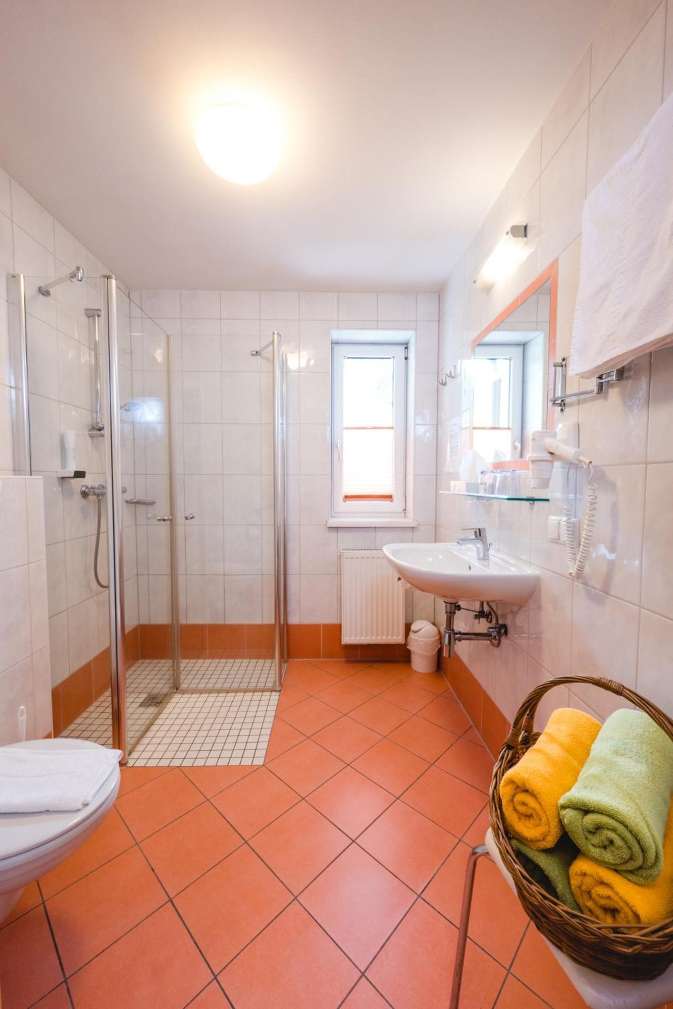 Hotel Brueckenwirt Superior Алтенмаркт им Понгау Екстериор снимка